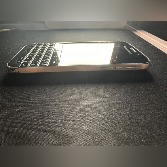 BlackBerry Classic (Rogers/Fido) - Picture 4 of 6